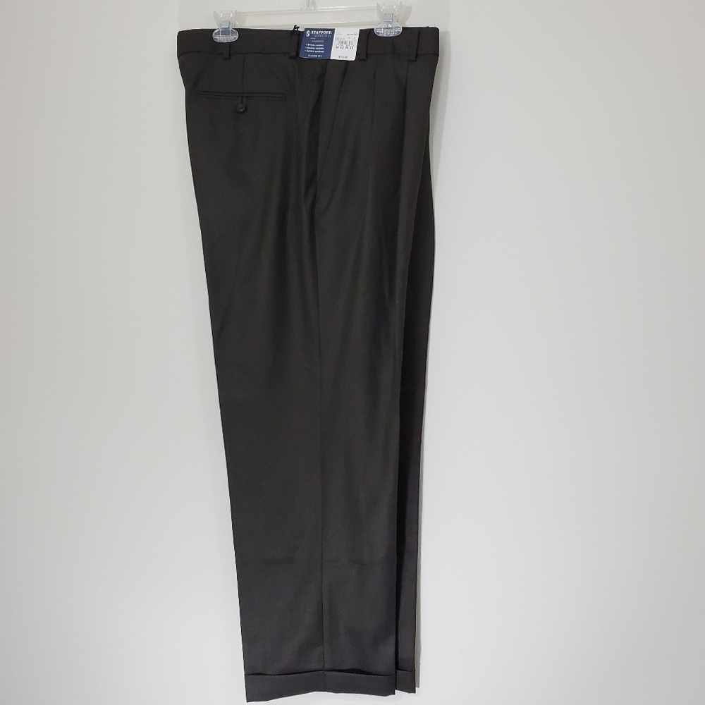 NWT Stafford Dark Olive Classic Fit Pants, Size 42x30
